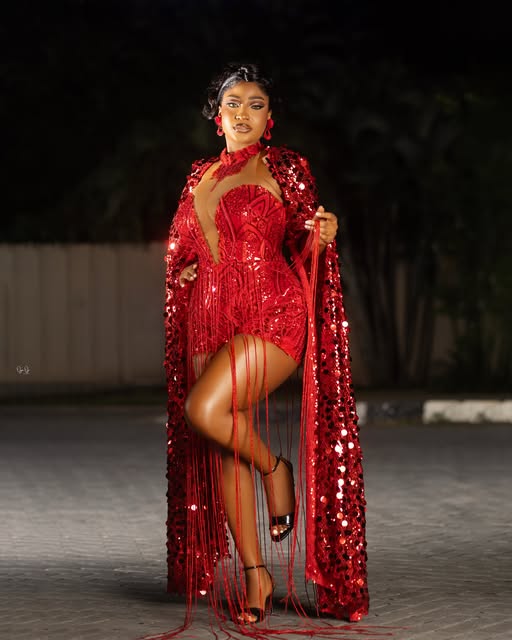 Looking this innocent should be illegal 👅 ❤️ 

Mua @temmymakeover1 
Hairstylist @touchofmo_ 
Hair @luxe_hair_by_tee 
Complete outfit @yconcept_costumes 
📸 @oyin.oje